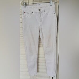 Mid rise crop Natalie Super skinny, Hudson , ladies white jeans.